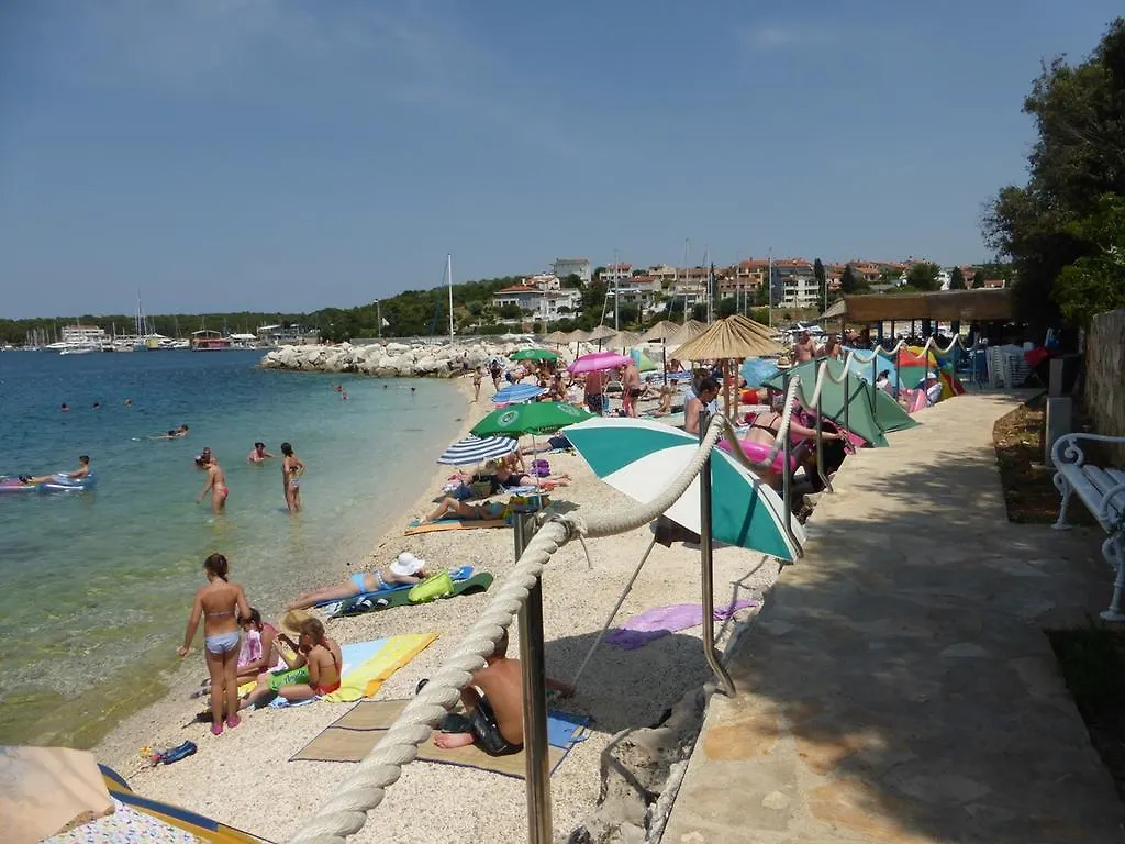 Apartment For Two 200M From The Beach Pula